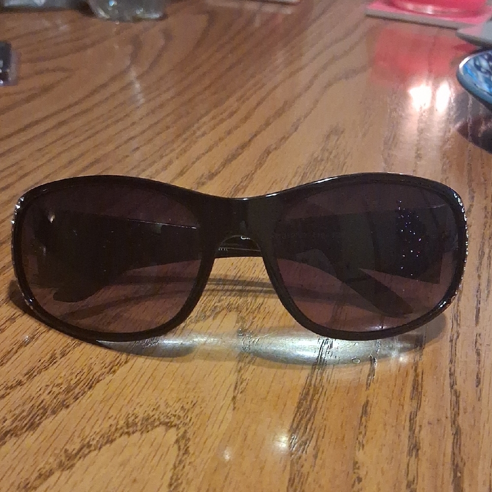 Elegant Black Sunglasses